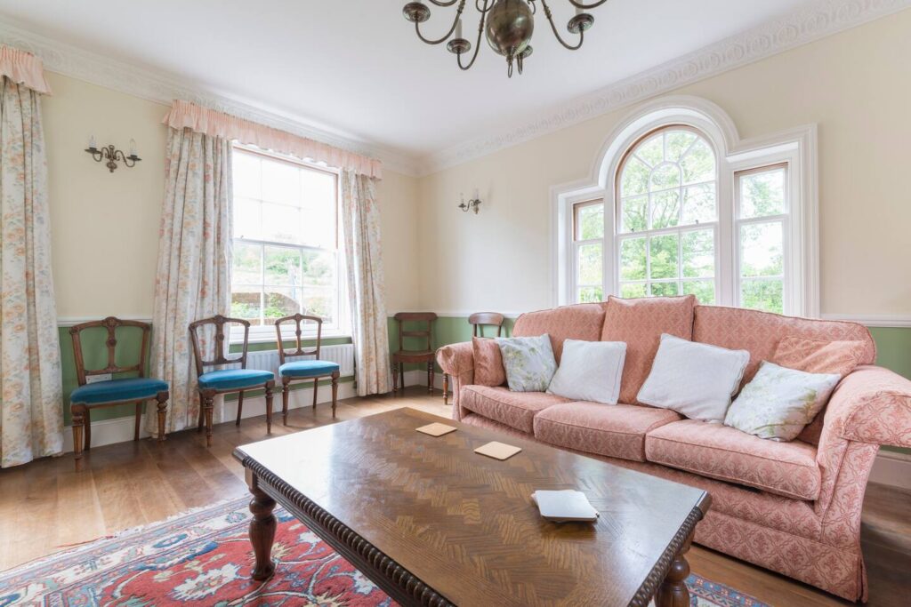 Farmhouse Sitting Room 4